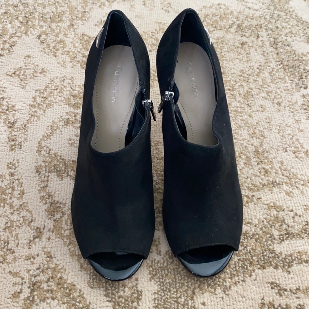 Calvin Klein size 10 leather open toed heels